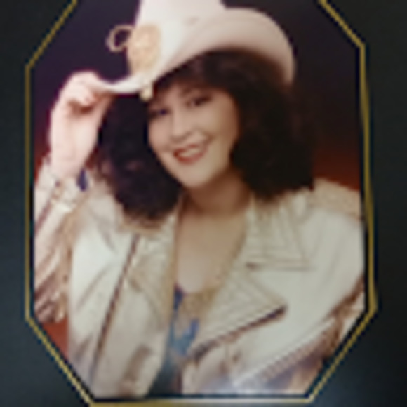 Meet your Posher, Milagros - Picture 1 of 1